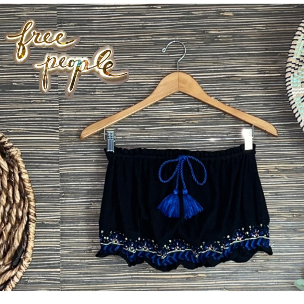 Free People No More Tiers
Embroidered Black Tube
Top Tassels Size Small